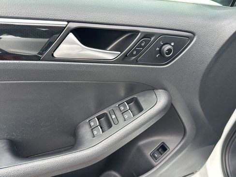 Used 2017 Volkswagen Jetta SEL FWD image 12