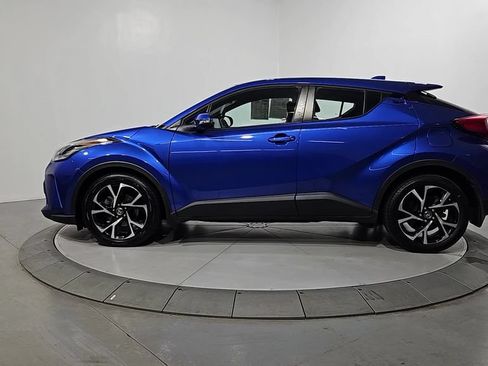 Used 2022 Toyota C-HR XLE FWD image 2