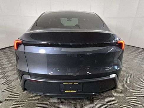 Used 2026 Tesla Model Y 2WD image 3