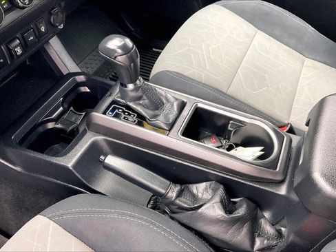 Used 2020 Toyota Tacoma TRD Off-Road image 16