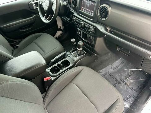 Used 2023 Jeep Gladiator Sport image 18