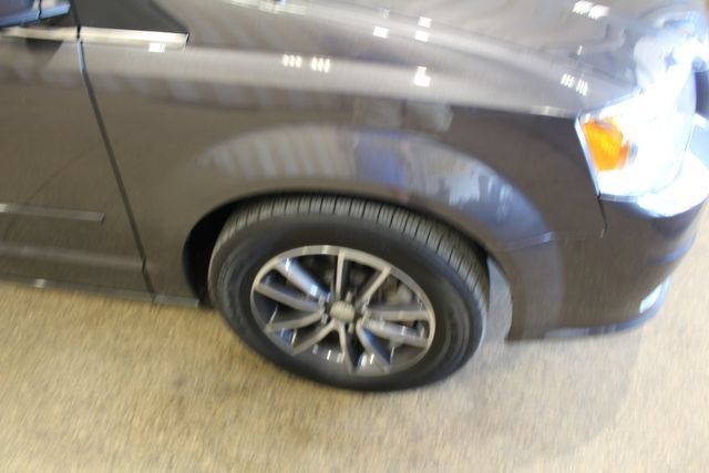 Used 2017 Dodge Grand Caravan SXT FWD image 10