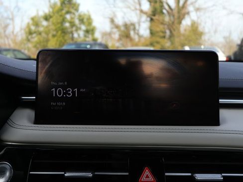 Used 2025 Genesis G70 2.5T image 14