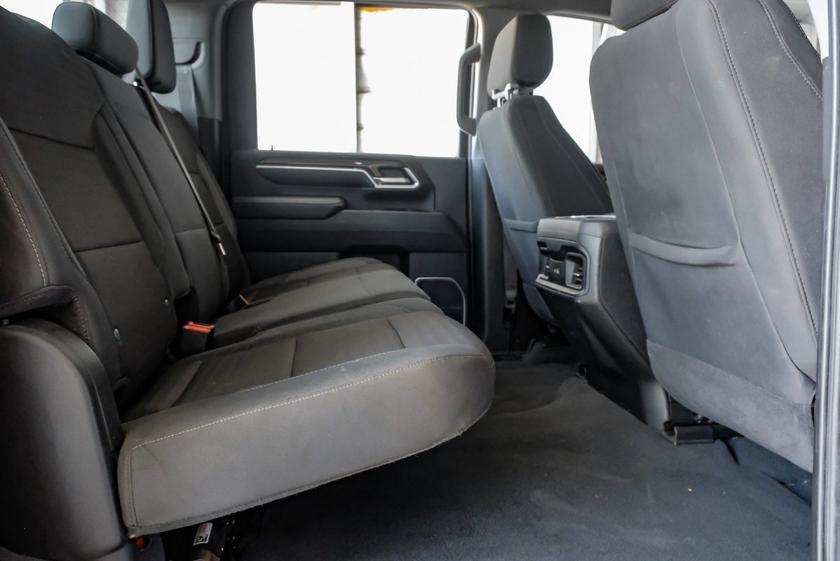 Used 2024 Chevrolet Silverado 3500 LT w/ Convenience Package AWD/4WD image 34