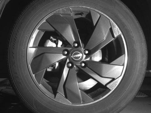 Used 2025 Nissan Rogue SV FWD image 12