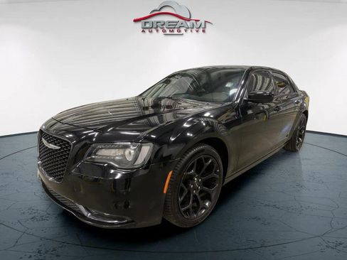 Used 2019 Chrysler 300 S RWD image 3