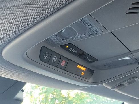 Used 2017 Chevrolet Volt LT w/ Comfort Package image 29