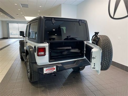 Used 2021 Jeep Wrangler Sport S image 5