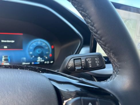 Used 2023 Ford Escape Platinum image 19