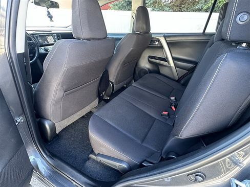 Used 2018 Toyota RAV4 XLE AWD/4WD image 46