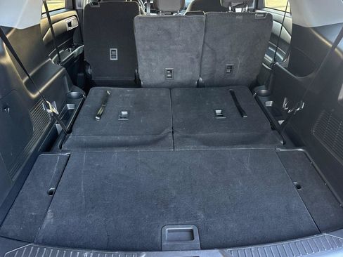 Used 2023 Ford Explorer XLT image 17