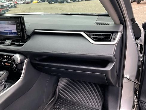 Used 2019 Toyota RAV4 XLE w/ Convenience Package image 18