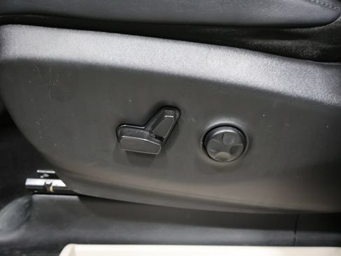Used 2024 Chrysler Pacifica Touring-L FWD image 10