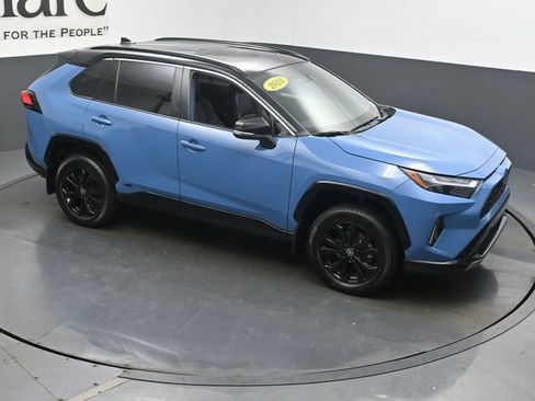 Used 2024 Toyota RAV4 XSE w/ Weather Package AWD/4WD image 39