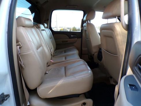 Used 2010 Chevrolet Avalanche LT w/ Suspension Package, Off-Road image 10