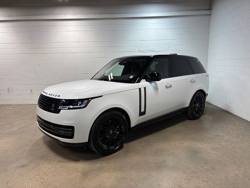 New 2025 Land Rover Range Rover SE image 1