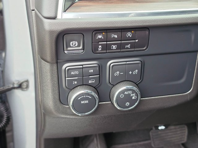 Used 2025 Chevrolet Tahoe LT AWD/4WD image 25