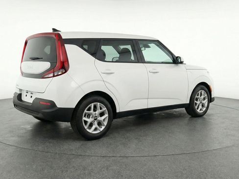 Used 2025 Kia Soul LX w/ LX Technology Package FWD image 9