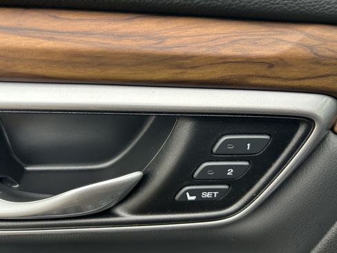 Used 2018 Honda CR-V Touring image 17