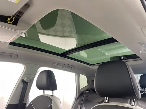 New 2026 Volkswagen Taos SE AWD/4WD image 18