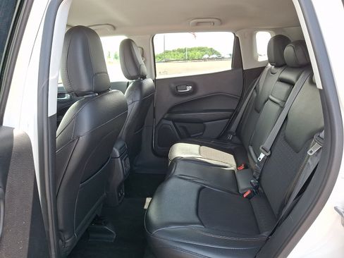 Used 2018 Jeep Compass Latitude w/ Popular Equipment Group AWD/4WD image 10