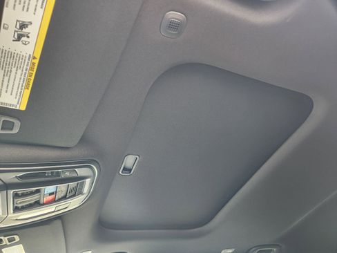 New 2025 Jeep Grand Cherokee L Laredo image 17