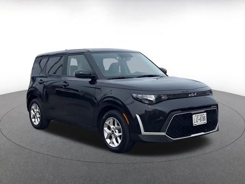 Used 2025 Kia Soul LX w/ LX Technology Package image 3