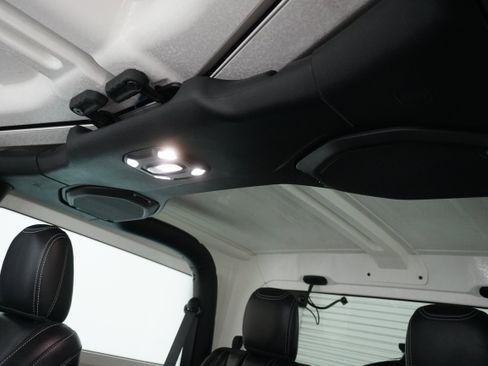 Used 2022 Jeep Wrangler Sport S image 16