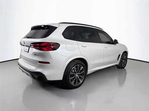 New 2026 BMW X5 xDrive40i w/ M Sport Package AWD/4WD image 5
