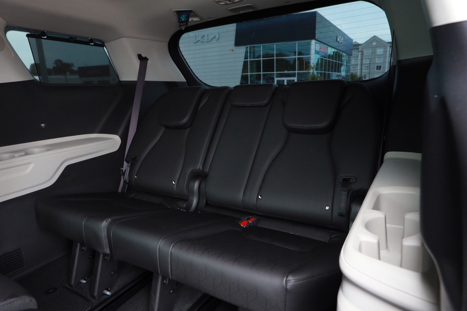 Used 2024 Kia Carnival EX FWD image 27