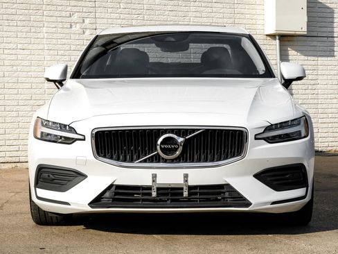 Used 2020 Volvo S60 T5 Momentum image 5