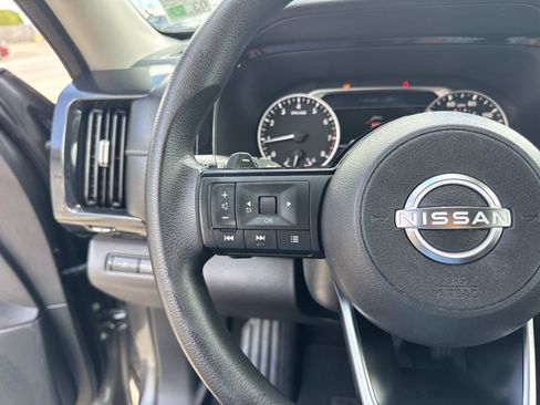 Used 2022 Nissan Pathfinder S FWD image 22