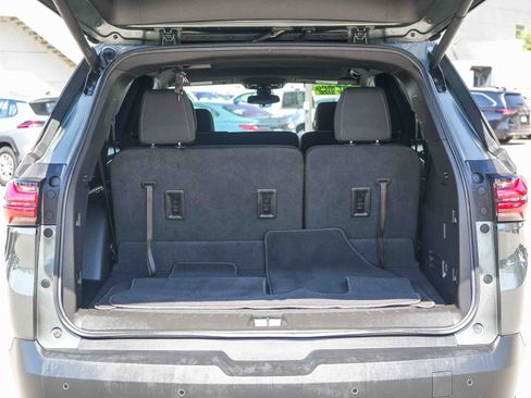 Used 2022 Chevrolet Traverse LT FWD image 26