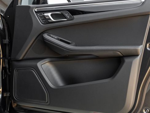Certified 2026 Porsche Macan AWD/4WD image 42