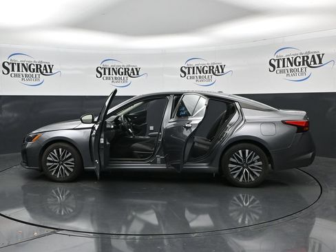 Used 2025 Nissan Altima 2.5 SV FWD image 37