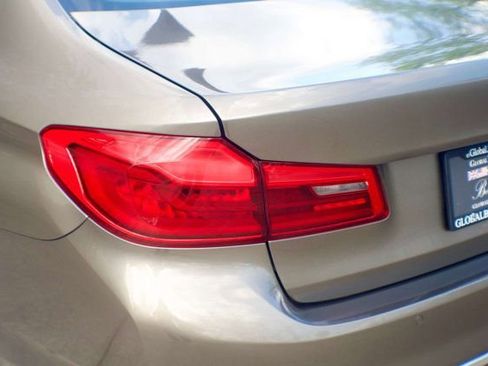 Used 2018 BMW 530i RWD image 15