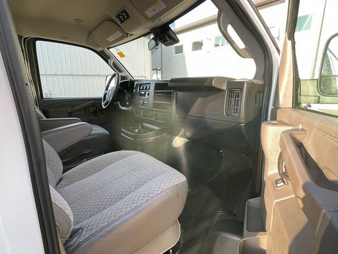 Used 2025 Chevrolet Express 3500 LT w/ LT Preferred Equipment Group RWD image 17