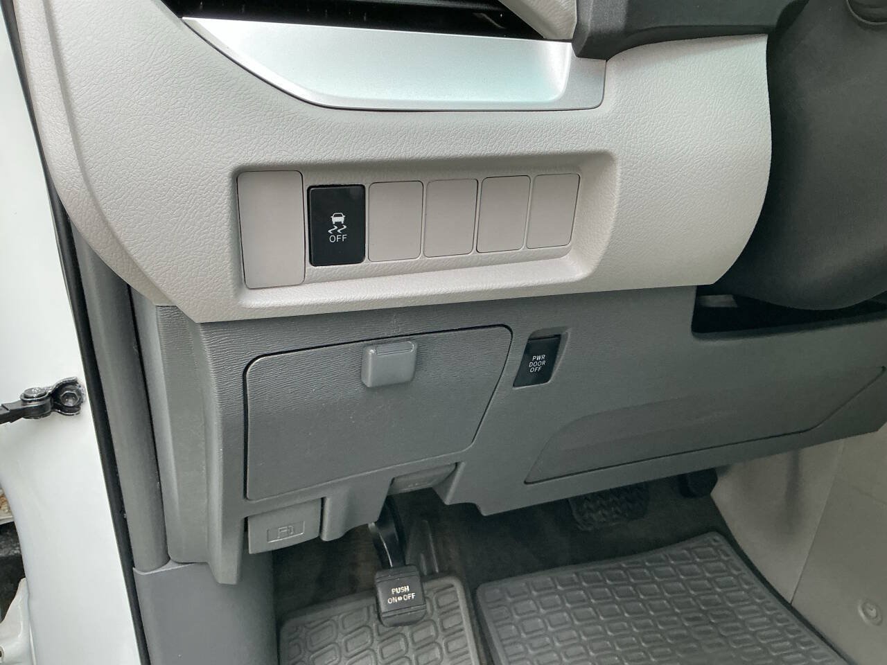 Used 2017 Toyota Sienna LE FWD image 22