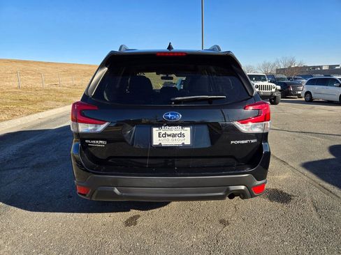 Used 2020 Subaru Forester Premium image 5