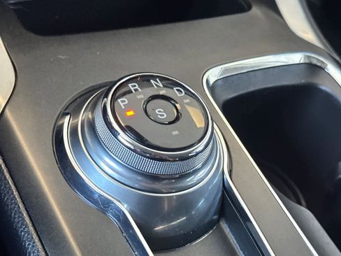 Used 2019 Ford Fusion SE FWD image 23