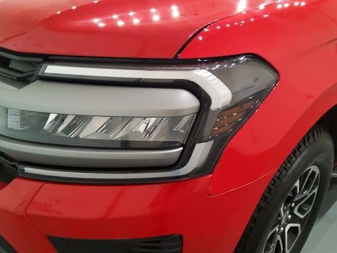 Used 2024 Ford Expedition XLT image 7