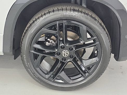 New 2026 Volkswagen Tiguan SE R-Line FWD image 34