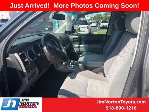 Used 2012 Toyota Tundra 4x4 Double Cab w/ SR5 Pkg image 8