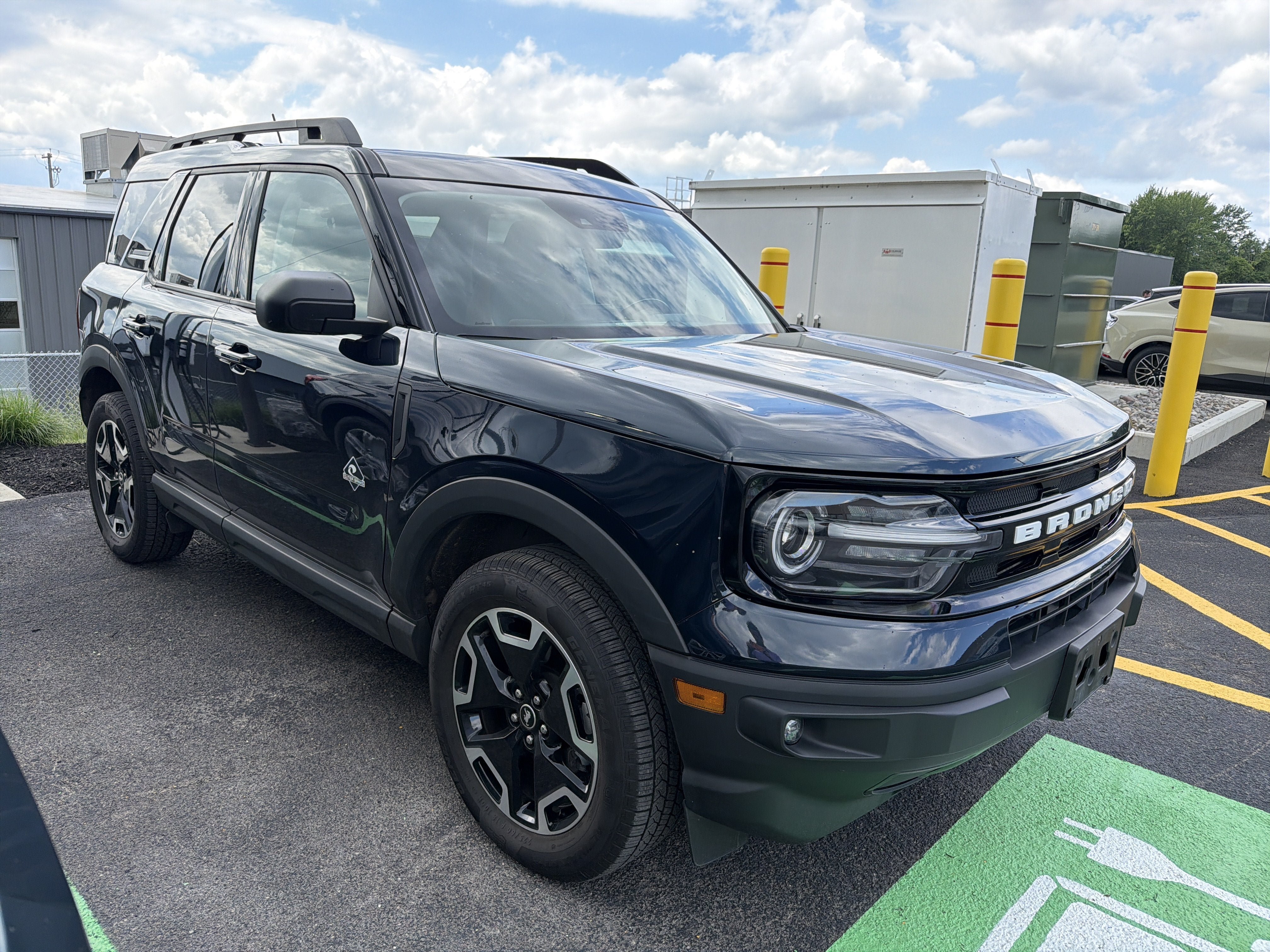 Used 2023 Ford Bronco Sport Outer Banks w/ Tech Package AWD/4WD image 2
