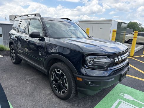 Used 2023 Ford Bronco Sport Outer Banks w/ Tech Package AWD/4WD image 2