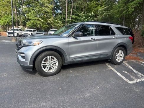 Used 2021 Ford Explorer XLT w/ Equipment Group 202A RWD image 2