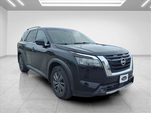 Used 2024 Nissan Pathfinder SV AWD/4WD image 3