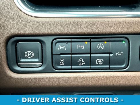 Used 2022 Chevrolet Suburban High Country AWD/4WD image 38