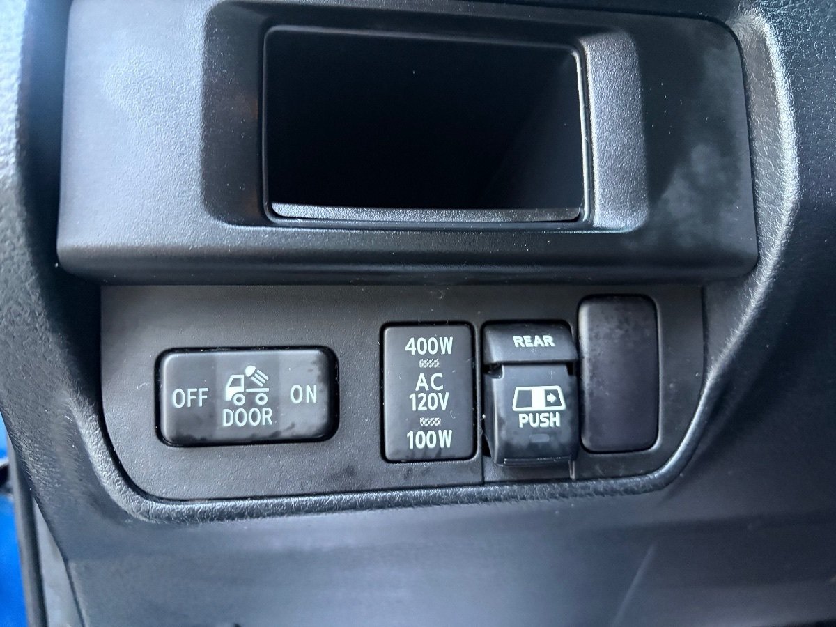 Used 2017 Toyota Tacoma TRD Sport w/ Tow Package (A/T) AWD/4WD image 14