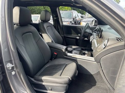 Used 2022 Mercedes-Benz GLB 250 w/ Premium Package Lite image 8